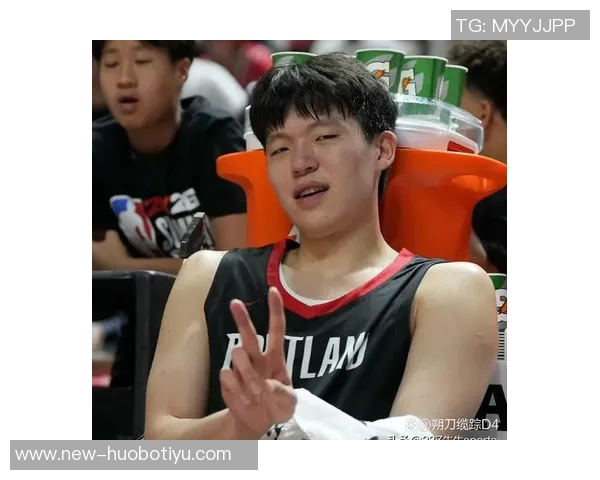 开拓者媒体人杨瀚森倒地为何裁判未暂停比赛关注球员安全