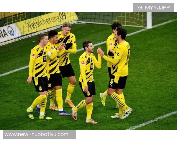 多特蒙德半场领先弗赖堡本塞拜尼进球丘库埃梅卡射门中柱