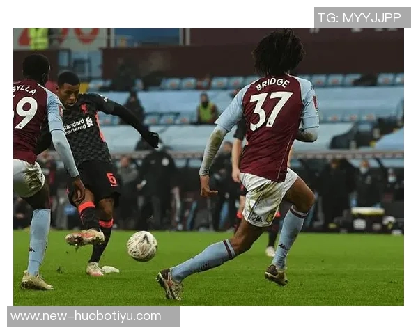 曼联客战利物浦将首次穿白色客场球衣引发球迷热议